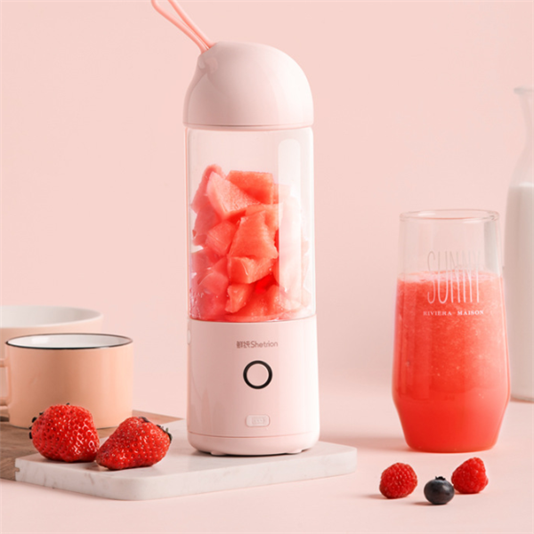 Portable and  Rechargeable  Mini  Juicer Blender